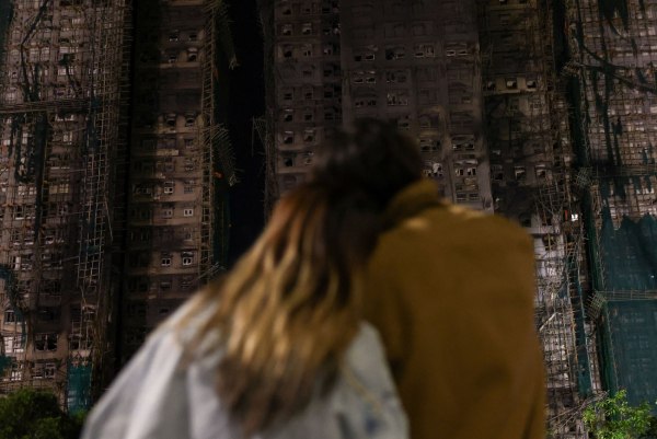 Χονγκ Κονγκ: Στους 83 οι νεκροί από τους φλεγόμενους πύργους – Συγκλονιστικές μαρτυρίες ενοίκων
