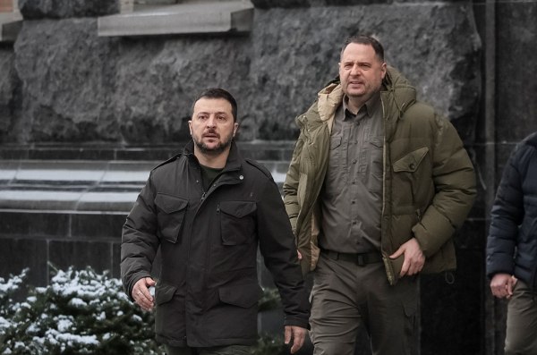 Ζελένσκι: Έφοδος της εισαγγελίας διαφθοράς στα γραφεία του προσωπάρχη του και βασικού διαπραγματευτή του Κιέβου