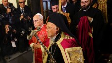 Μήνυμα ενότητας και συμπόρευσης από πάπα και οικουμενικό πατριάρχη – Η κοινή διακήρυξη και το κοινό Πάσχα