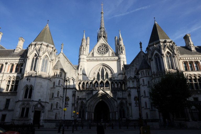 Οδεύει προς δικαστική μεταρρύθμιση η Μεγάλη Βρετανία – Προειδοποιήσεις του Δικηγορικού Συλλόγου