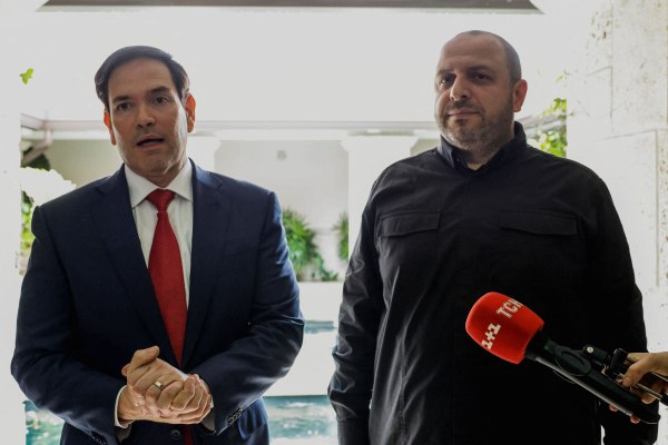 Σκληρές διαπραγματεύσεις στη Φλόριντα μεταξύ Αμερικανών και Ουκρανών – Αναζητούν «λύσεις και διατυπώσεις»