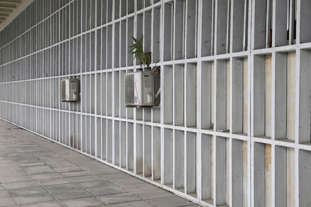 Θεσσαλονίκη: Ισόβια στον 47χρονο για τη δολοφονία της 60χρονης συζύγου του και τον τραυματισμό του γιου της