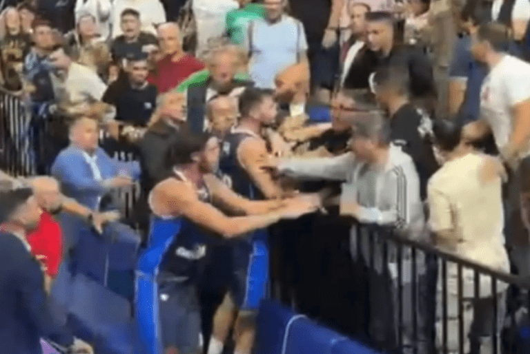 Ένταση στο Κολοσσός – Πανιώνιος, ανάμεσα σε Γκίκα, Τσαλμπούρη και οπαδούς των γηπεδούχων (vid)