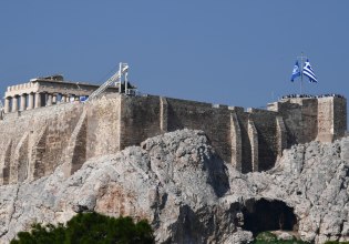 Καθηλωμένοι οι μισθοί στην Ελλάδα, στην κορυφή οι τιμές των βασικών προϊόντων