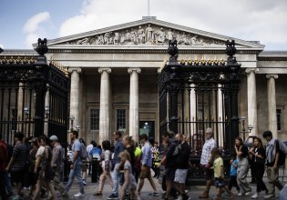 Στο προσκήνιο ξανά το Βρετανικό Μουσείο και όχι για τα εκθέματά του: Η αμφιλεγόμενη χορηγία των 15 ετών