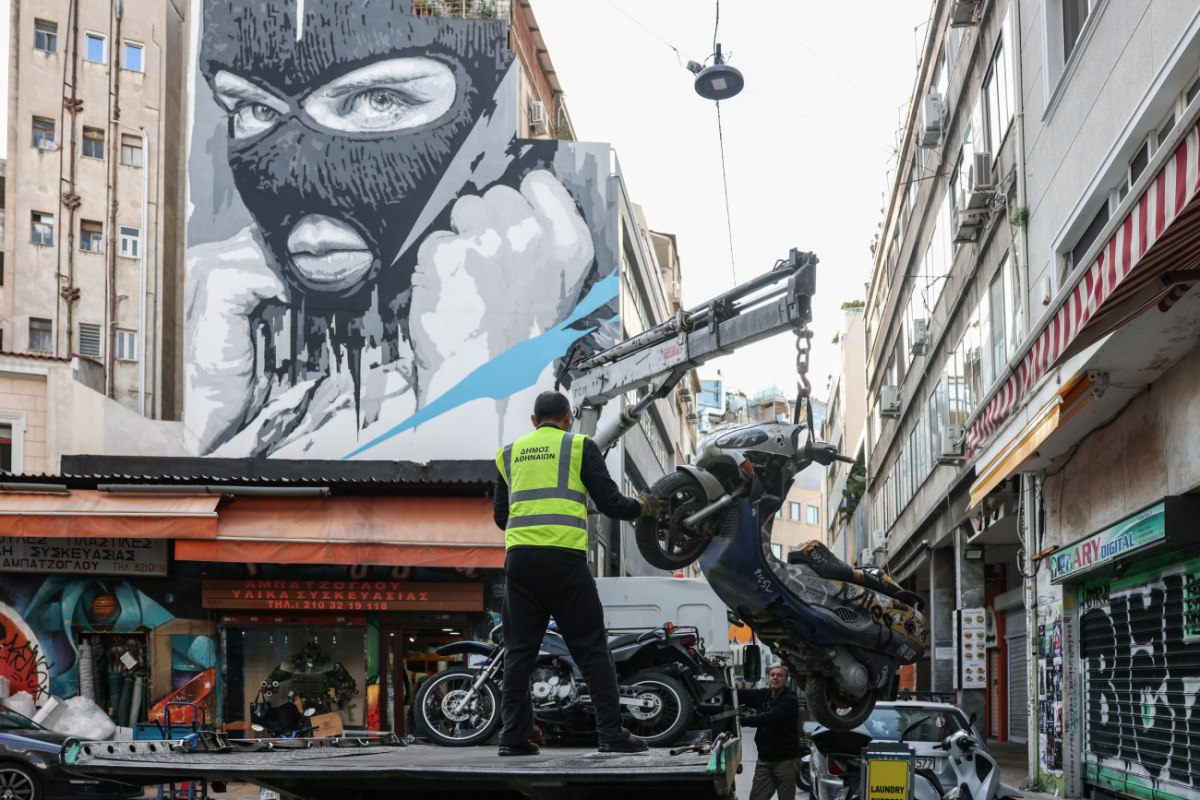 Απομάκρυνση δικύκλων: Αυτά που δεν μπορούν να επισκευάσουν οι οδηγοί, τα κλεμμένα και όσα «κρατάνε» θέσεις parking