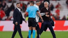 «Έξαλλος» ο Μουρίνιο πήρε στο… κυνήγι τον διαιτητή: «Το πέναλτι αυτό δεν δίνεται πουθενά στον κόσμο» (vid)