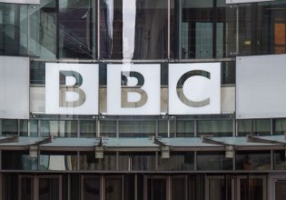 Κρίση στο BBC: Το παραποιημένο βίντεο Τραμπ που οδήγησε στις παραιτήσεις δύο στελεχών