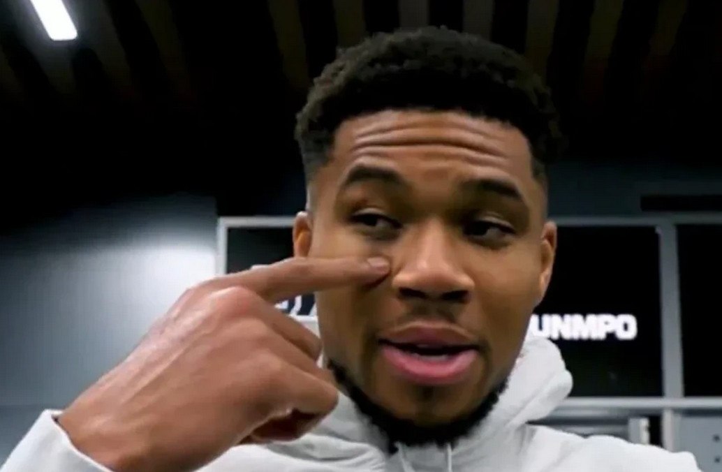 Ο Αντετοκούνμπο εμφανίστηκε με μαυρισμένο μάτι και αποκάλυψε ότι σταμάτησε έναν κλέφτη! (vid)