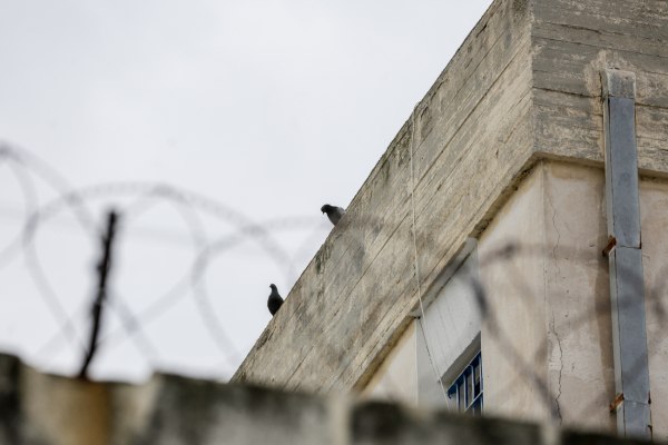 Θεσσαλονίκη: Στη φυλακή 30χρονος που απείλησε τους γονείς του με ψαροντούφεκο γιατί δεν του έδωσαν λεφτά