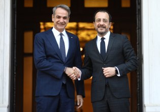 Διακυβερνητική σύνοδος Ελλάδας – Κύπρου: Δείτε live τις κοινές δηλώσεις Μητσοτάκη – Χριστοδουλίδη