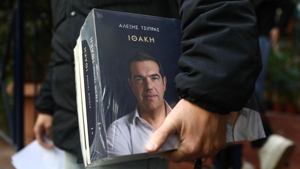 Απαγορευτικό απόπλου για την «Ιθάκη» του Τσίπρα θέλει να επιβάλλει ο Μητσοτάκης, κακοκαιρία προσδοκά και ο Ανδρουλάκης