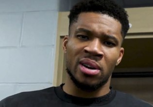 Τι είπε ο Αντετοκούνμπο για το buzzer beater: «Μπορείς να ζήσεις αν αστοχήσεις, δεν μπορείς να ζήσεις εάν δεν σουτάρεις»