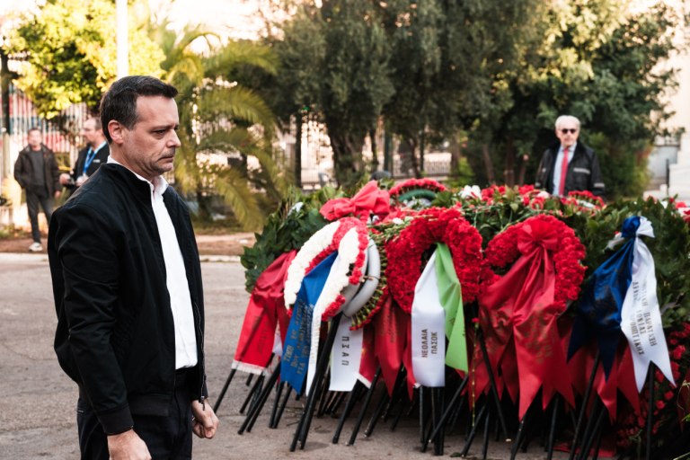 Στεφάνι στη μνήμη όσων αγωνίστηκαν ενάντια στο δικτατορικό καθεστώς κατέθεσε ο Δήμαρχος Αθηναίων