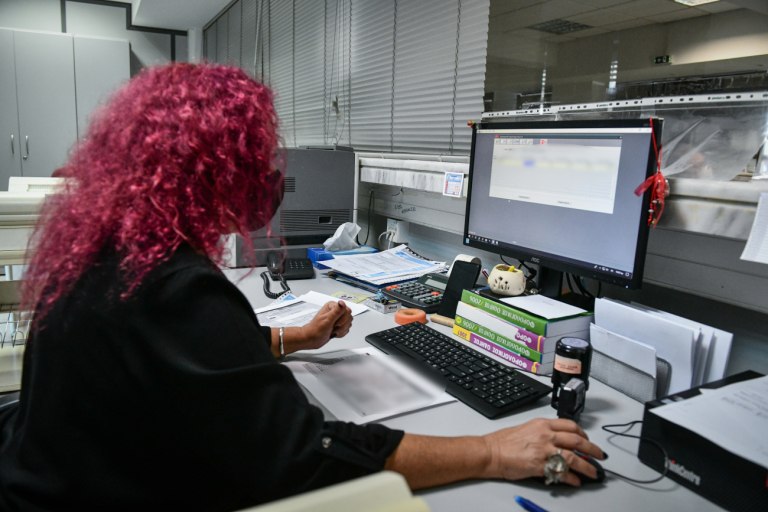 ΔΥΠΑ: Ξεκινούν οι αιτήσεις για το νέο πρόγραμμα εργασίας - Ποιοι έχουν προτεραιότητα