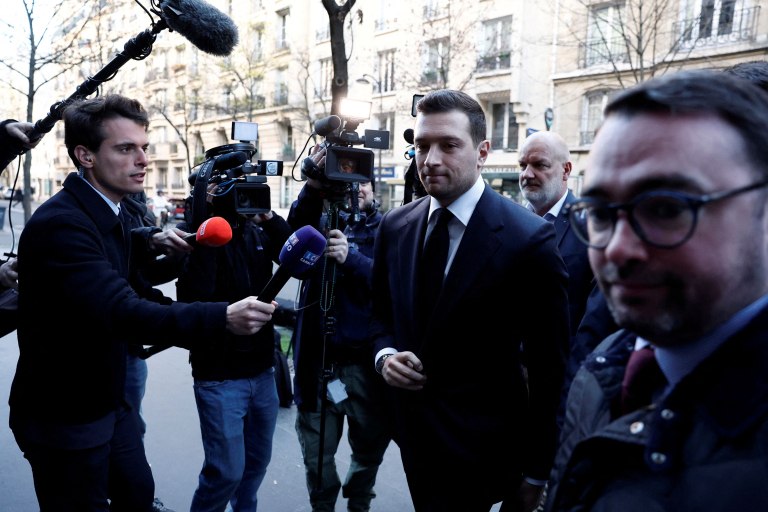 Γαλλία: Φαβορί η ακροδεξιά με τον Μπαρντελά στις προεδρικές εκλογές 2027, σύμφωνα με δημοσκόπηση