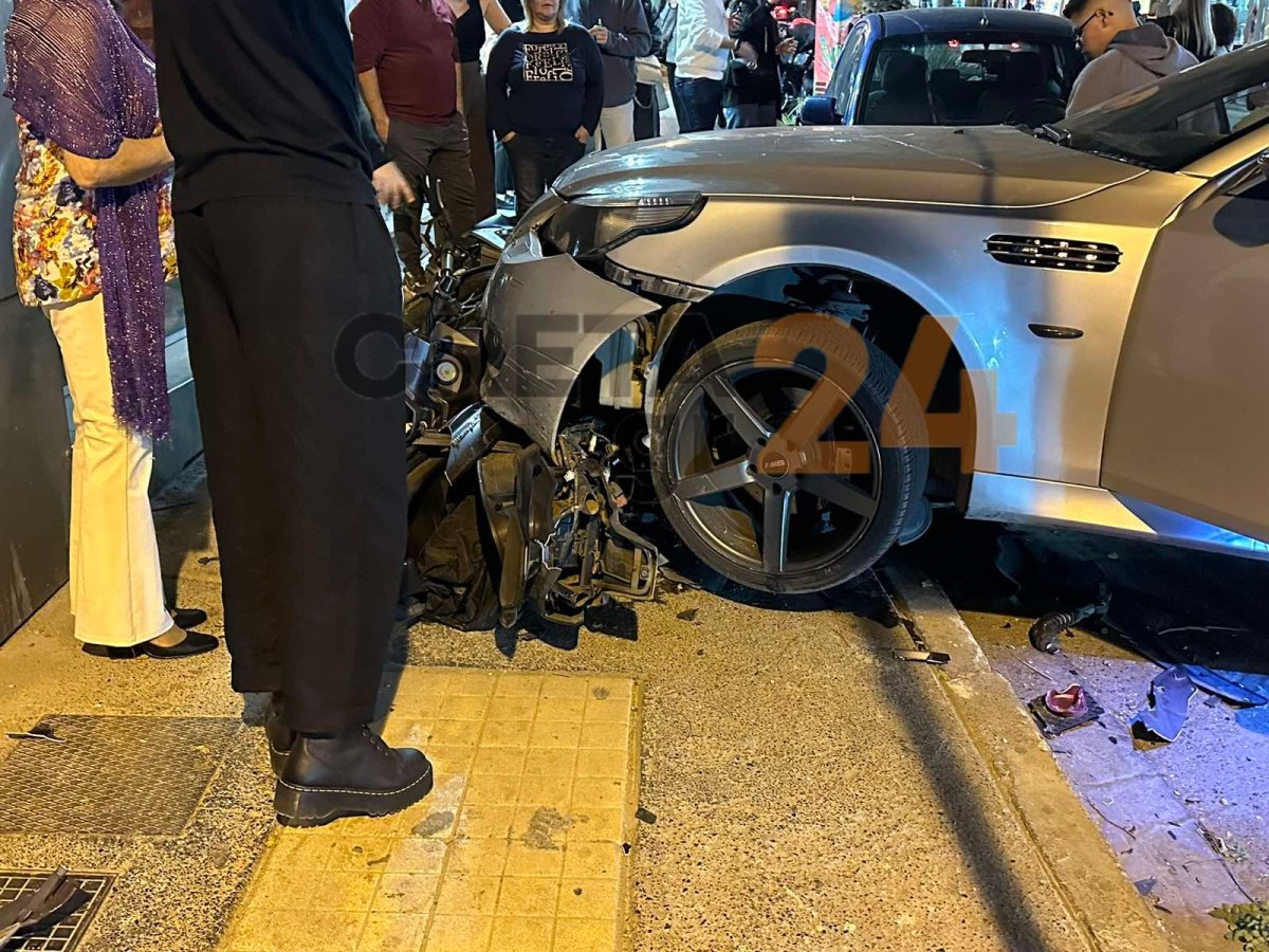 Τροχαίο στο Ηράκλειο: Αυτοκίνητο ξέφυγε από την πορεία του και παρέσυρε σταθμευμένα οχήματα