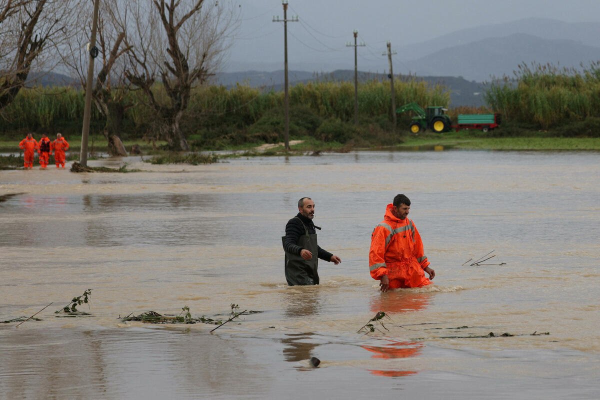 Αλβανία: Ηλικιωμένη νεκρή από τις πλημμύρες, εκατοντάδες κάτοικοι απομακρύνθηκαν από τα σπίτια τους