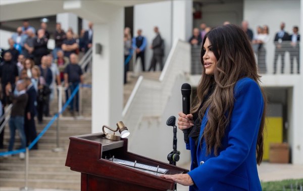 Η Κίμπερλι Γκίλφοϊλ με την ομάδα της Αμερικανικής Αποστολής στην Ελλάδα – Την Τρίτη η συνάντηση με Τασούλα και Γεραπετρίτη