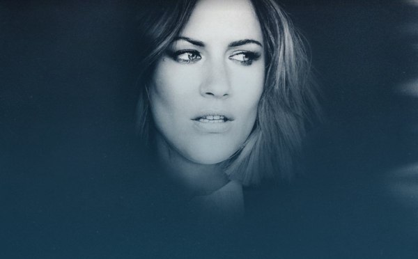 Τηλεοπτική σταρ, κορίτσι του Χάρι, αντιμέτωπη με δαίμονες: Ψάχνοντας την αλήθεια πίσω από την αυτοκτονία της Καρολίν Φλακ