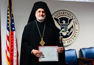 Ο Αρχιεπίσκοπος Αμερικής Ελπιδοφόρος απέκτησε την αμερικανική υπηκοότητα