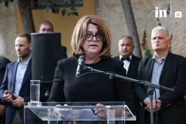 Κηδεία Φλαμπουράρη: «Ήταν μια ήρεμη δύναμη» - Το μήνυμα της Τζένη Διαμαντοπούλου από το Ινστιτούτο «Νίκος Πουλαντζάς»