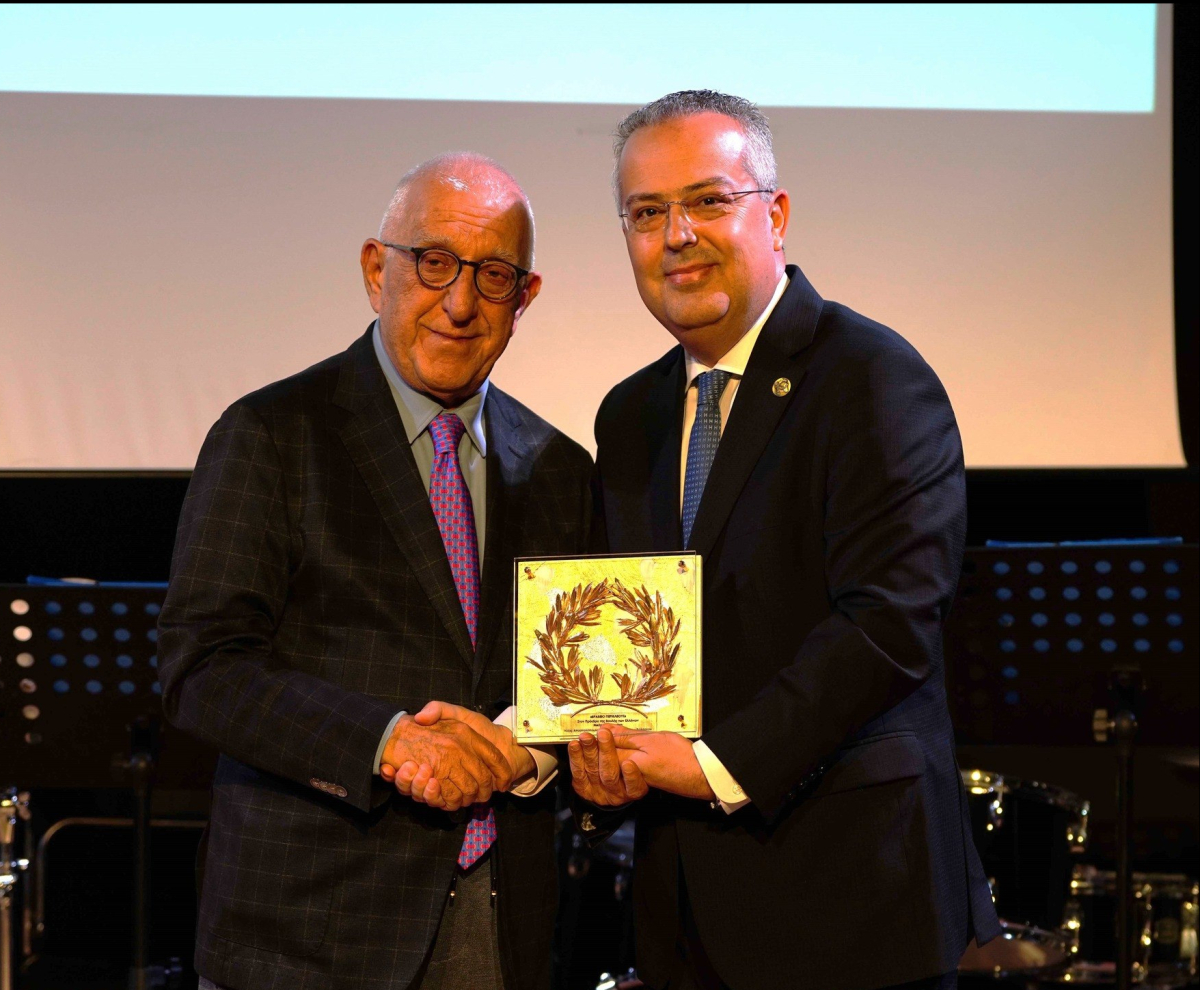 Στον Νικήτα Κακλαμάνη το «Βραβείο Περικλέους» από τον Δήμο Παπάγου-Χολαργού