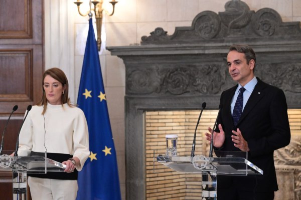 Μητσοτάκης: «Να ωριμάσει γεωπολιτικά η ΕΕ» – Μέτσολα: Καμιά απόφαση «για την Ουκρανία χωρίς την Ουκρανία»