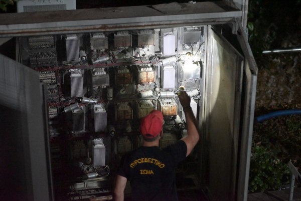 Προβλήματα στην ηλεκτροδότηση λόγω της κακοκαιρίας σε Σπάτα, Πικέρμι και Παιανία