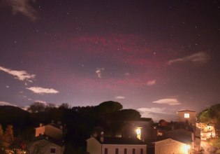 Τι είναι αυτός ο πελώριος κόκκινος δακτύλιος πάνω από την Ιταλία;