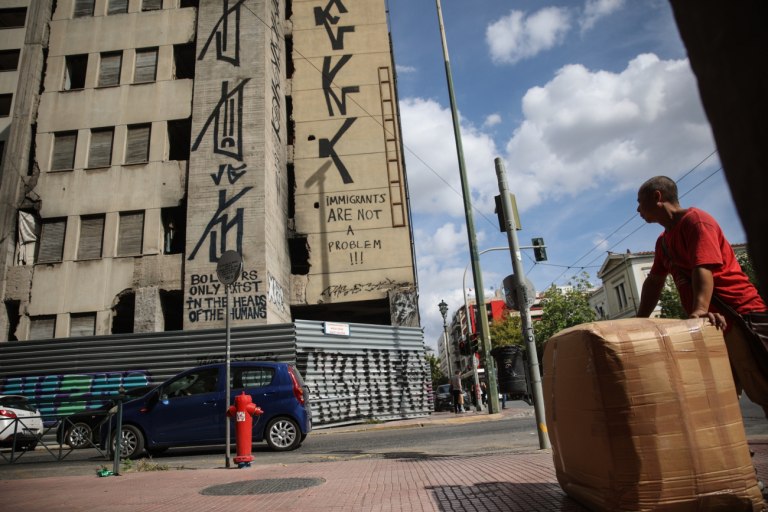 «Γιατί είναι τόσο μεγάλο πρόβλημα να μένουν στη χώρα άνθρωποι που δεν έχουν καταγωγή από εδώ;»