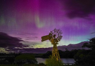Τριπλή έκρηξη στον Ήλιο έβαλε φωτιά στο σέλας