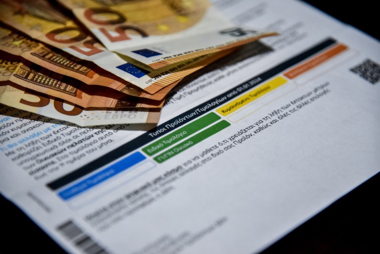 Τα «μπλε» τιμολόγια ρεύματος κερδίζουν έδαφος - Τι δείχνει η έκθεση της ΡΑΑΕΥ