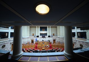 Αλέκος Φλαμπουράρης: Ενός λεπτού σιγή στη Βουλή στη μνήμη του ιστορικού στελέχους του ΣΥΡΙΖΑ