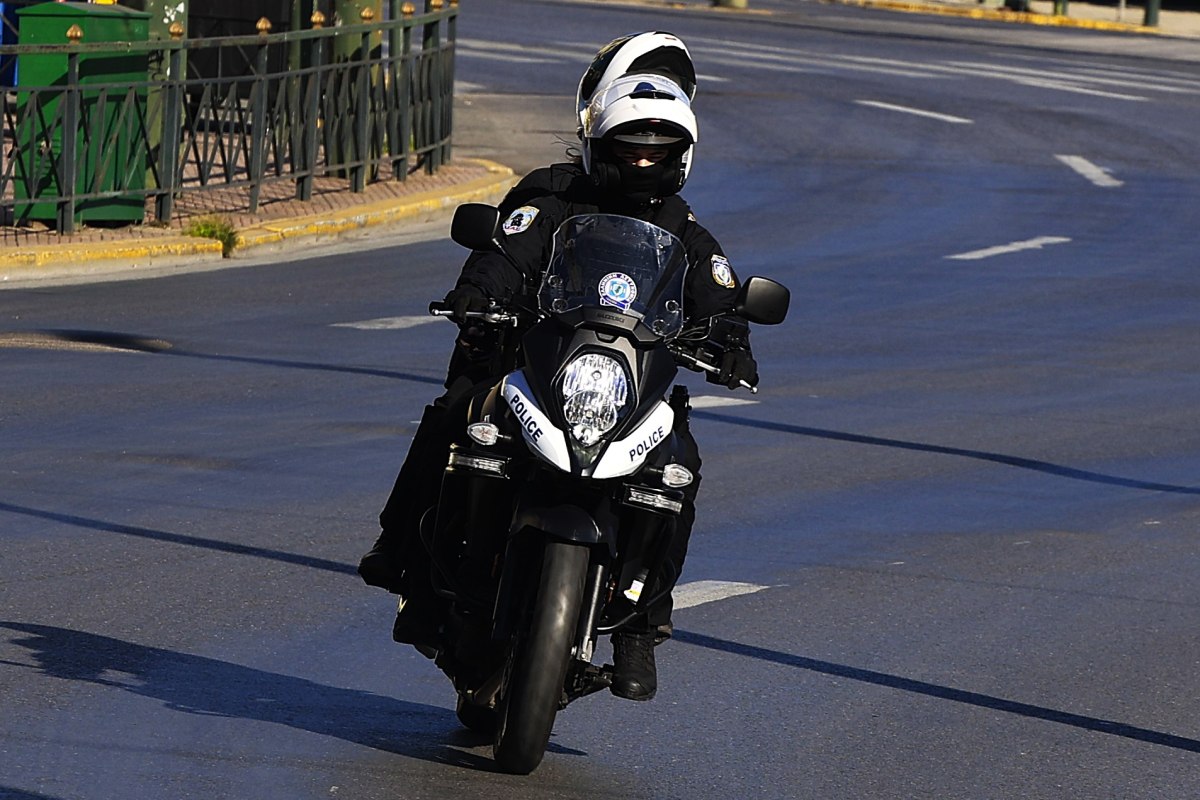 Πειραιάς: Επιτέθηκε σε οδηγό ταξί και του έκλεψε χρήματα επειδή αρνήθηκε να τον μεταφέρει