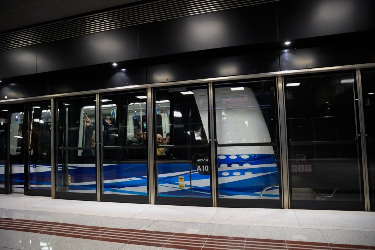 Τι απαντά η διαχειρίστρια εταιρεία του μετρό Θεσσαλονίκης για τις νέες καθυστερήσεις