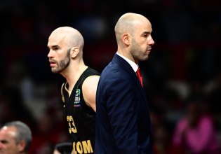 Ο Καλάθης βάζει τρίποντο και… καρφώνει το βλέμμα στον Σπανούλη (vid)