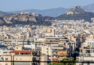 Ακίνητα: Πόσα βγήκαν στο σφυρί, πόσα δόθηκαν με γονική παροχή