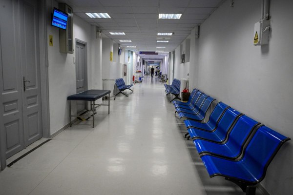 ΕΙΝΑΠ: Ήταν αστυνομικοί οι άνδρες με πολιτικά που εισέβαλαν στο ΤΕΠ και ζητούσαν ιατρικά στοιχεία;
