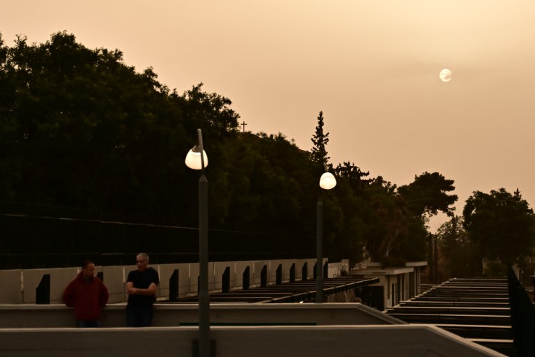 Αλλάζει και πάλι ο καιρός: Ανεβαίνει η θερμοκρασία, έρχονται νοτιάδες και αφρικανική σκόνη