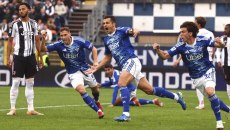 Mία απίθανη ιστορία: Ο νέος σκάουτερ της Κόμο είναι 20 ετών και τον βρήκε από τα social media (pic, vid)