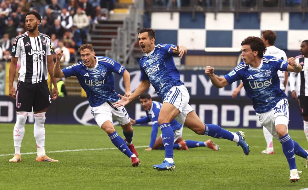 Mία απίθανη ιστορία: Ο νέος σκάουτερ της Κόμο είναι 20 ετών και τον βρήκε από τα social media (pic, vid)