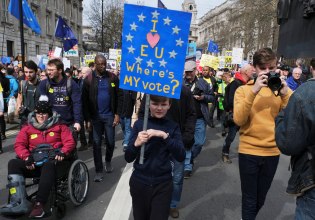 Τα δημοσιονομικά δεινά της Βρετανίας απεικονίζουν την απειλή για το κοινωνικό συμβόλαιο της ΕΕ