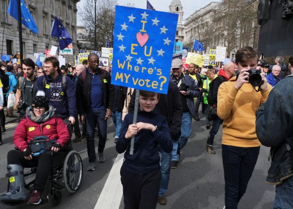 Τα δημοσιονομικά δεινά της Βρετανίας απεικονίζουν την απειλή για το κοινωνικό συμβόλαιο της ΕΕ