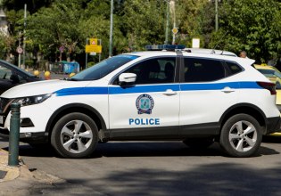 Συναγερμός στη Νίκαια για χειροβομβίδα σε αυλή πολυκατοικίας