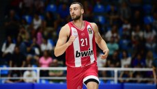 Οι παίκτες του Ολυμπιακού γιόρτασαν τα γενέθλια του Νετζήπογλου (vid)