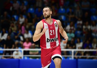 Οι παίκτες του Ολυμπιακού γιόρτασαν τα γενέθλια του Νετζήπογλου (vid)