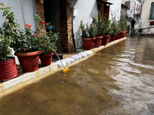 Ο Νοέμβριος με τις βροχές και τις φονικές πλημμύρες