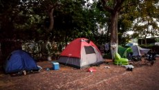 Φοινικούντα: «Δεν πιστεύω ότι είχε λόγους να φοβάται» – Τι λέει ο κουμπάρος του 68χρονου ιδιοκτήτη του κάμπινγκ