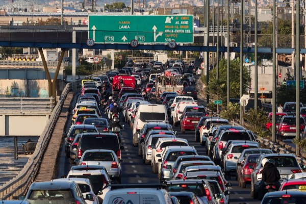 111 ώρες έχασε ο μέσος οδηγός λόγω κυκλοφοριακού στην Αττική – Τι προτείνει ειδικός